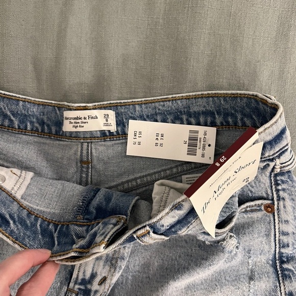 Abercrombie & Fitch Blue Denim Mom Shorts - Picture 2 of 4